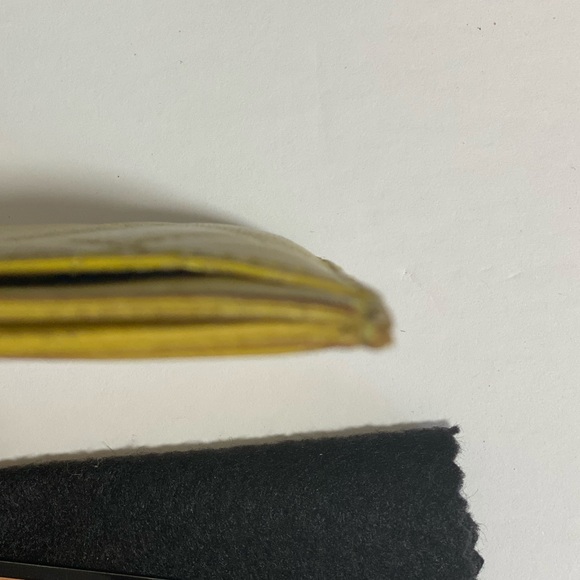 AUTHENTIC CHANEL CARD HOLDER LAMBSKIN YELLOW - Picture 7 of 9